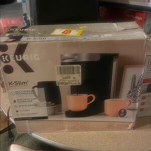 Keurig K-Slim Coffee Maker with Peach Mugs